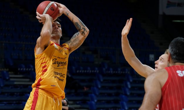 Pesaro piazza il terzo colpo consecutivo. Varese cede per la quinta volta