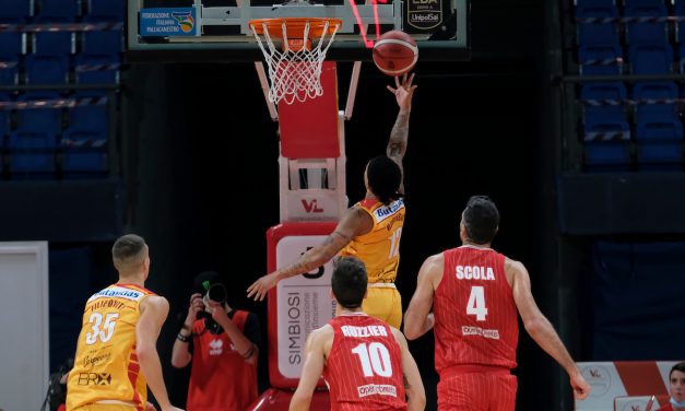 LE PAGELLE DI PESARO-VARESE: DELFINO-SCOLA, L’ETÁ È SOLO UN NUMERO. ROBINSON MVP