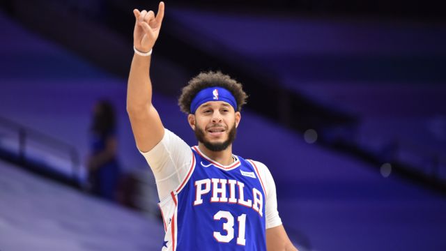 Nets-76ers: Seth Curry scopre di essere positivo e viene allontanato dal Barclays Center. Indagini in corso a New York