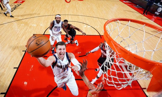 Tripla doppia di Doncic, il derby texano va ai Mavericks
