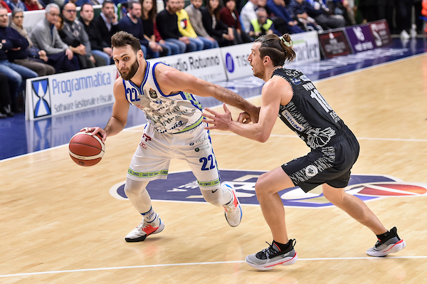 Sassari-Cantù: Gentile a 9 punti dai 2000 in A