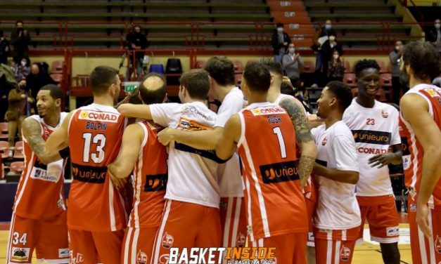 A2 emoticon: Forlì-Napoli perla della dodicesima giornata, prestazione clamorosa di Samuele Moretti. Grande partita di Tre’Shaun Fletcher