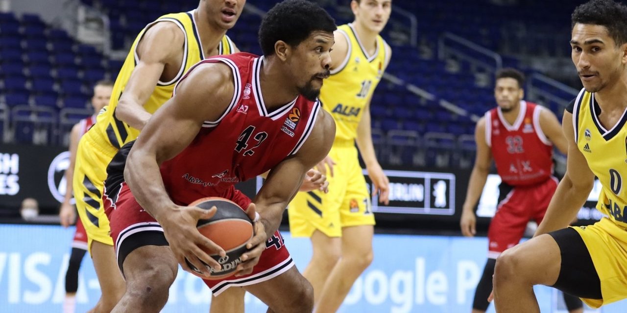 Hines si traveste da playmaker e la difesa non delude: Milano limita il contropiede e vince a Berlino