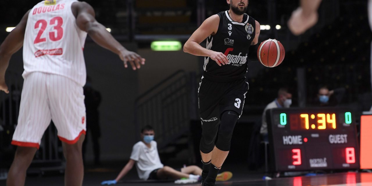 Virtus-Varese, le pagelle: Adams alla sua migliore prova stagionale, per Varese bene solo Douglas