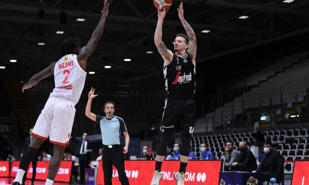 I quarti centrali condannano Varese: la Virtus vince 85 a 76
