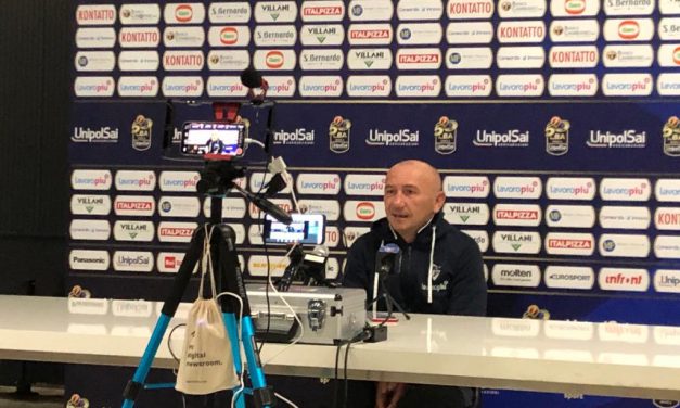 Fortitudo-Sassari, Luca Dalmonte: “La Dinamo ha una forte identità offensiva basata sul gioco in post basso. Happ per questo è l’uomo giusto”