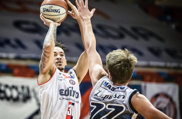 A2 emoticon – Napoli si prende il derby campano. Grandi prove di Carroll e Langston. Deludono Fletcher e Jackson