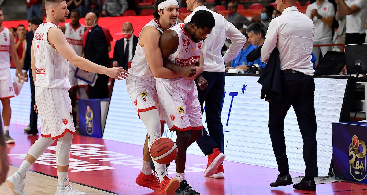 Douglas non conosce limiti e guida Varese alla terza vittoria su tre a marzo: annichilita Trento 88-70