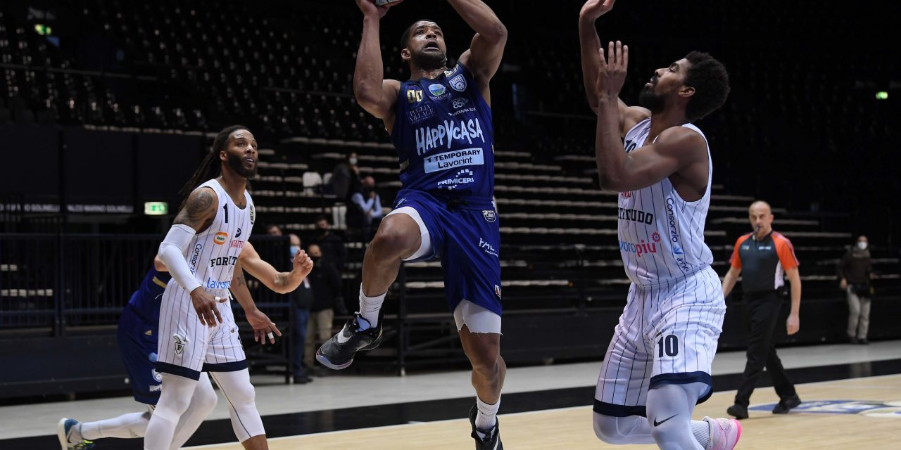 Brindisi si concede un buon pranzo domenicale: divorata la Fortitudo Bologna