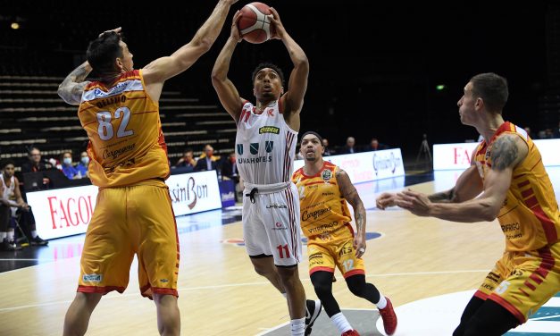 Reggio Emilia ritrova il sorriso, Pesaro si è scordata come si vince: la UNAHOTELS vince 91-79