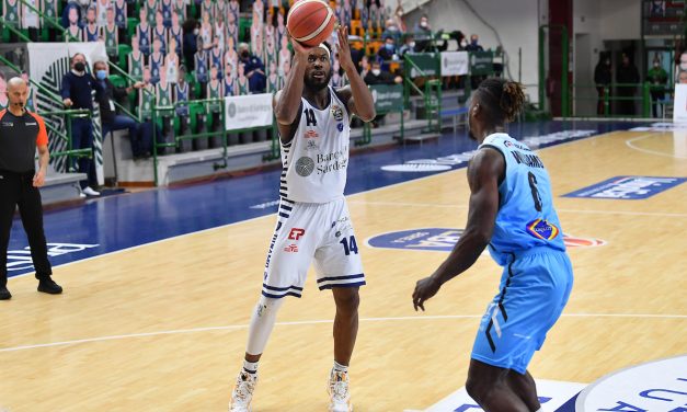 Sassari sconfigge una Cremona mai doma 95-84 al PalaSerradimigni e torna alla vittoria dopo un mese