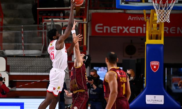 VARESE SI FERMA AL FERRO CON EGBUNU: VENEZIA ESPUGNA MASNAGO 77-75