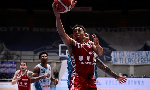Il canestro di Taylor nel finale regala la vittoria a Reggio Emilia, sconfitta Cantù 71-72