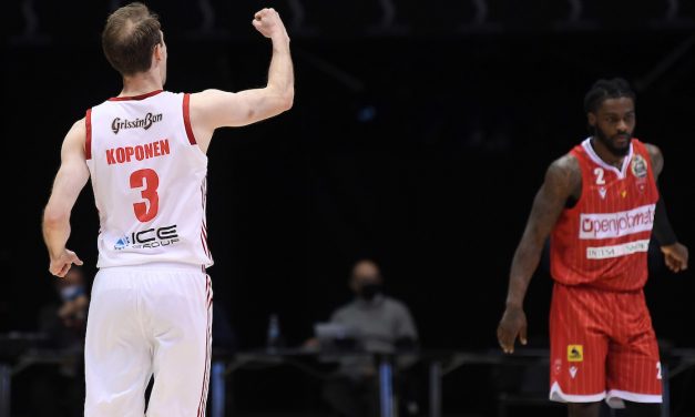Koponen scrive la storia per Reggio Emilia che batte Varese 95-77: 22 triple segnate, 8 “solo” del finlandese