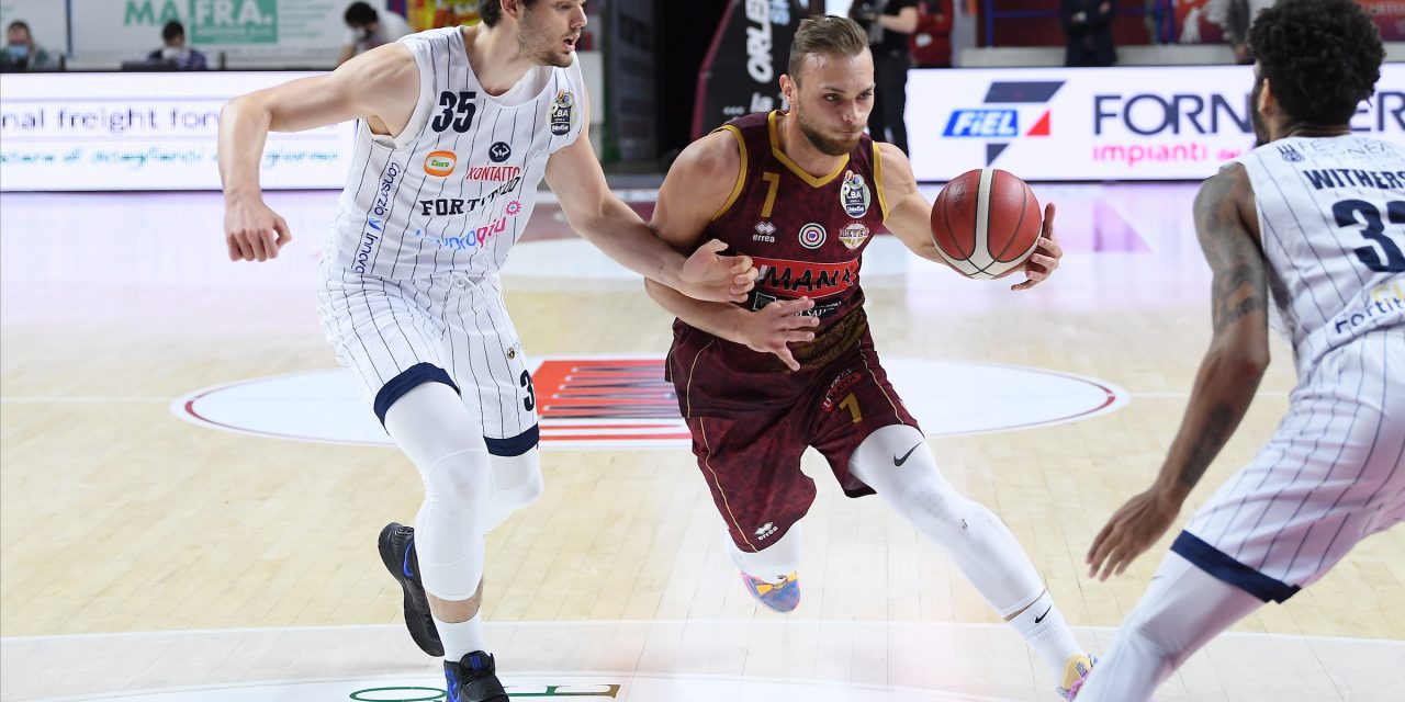 Tonut è on fire e ne mette 26, la Reyer risponde a Sassari: Fortitudo battuta 92-76