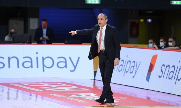 Milano-Efes – Messina: “Orgogliosi della squadra, sembriamo battuti, ma non ci arrenderemo” Ataman: “Abbiamo commesso troppi errori negli ultimi minuti, ma ora vedranno l’atmosfera che ci sarà ad Istanbul”