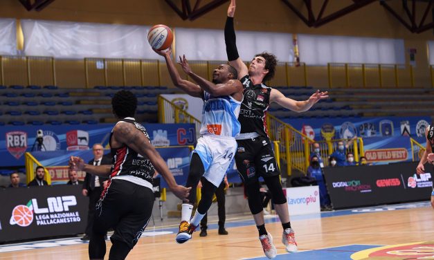 Napoli è immensa, rimontata e battuta Tortona al supplementare 92-89