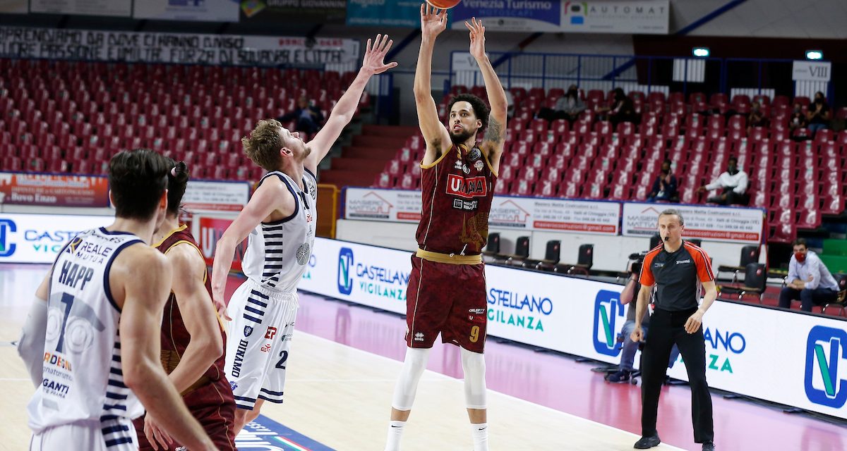 Playoff Quarti di Finale-La Reyer Venezia supera Sassari 92-91 in un finale pazzesco e fa sua gara 1