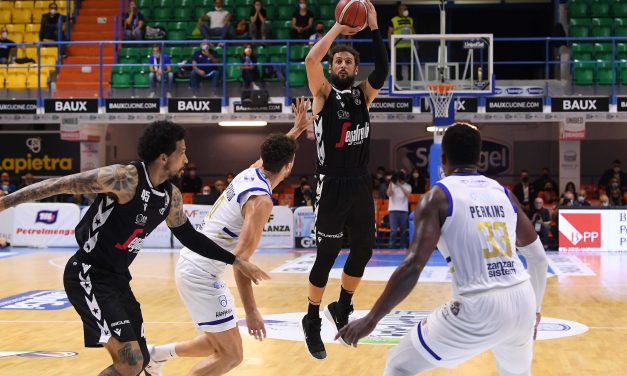 La Virtus Bologna è concreta e cinica: la Segafredo fa sua anche gara2 di semifinale e batte Brindisi 74-83. Per Bologna finale scudetto ad un passo