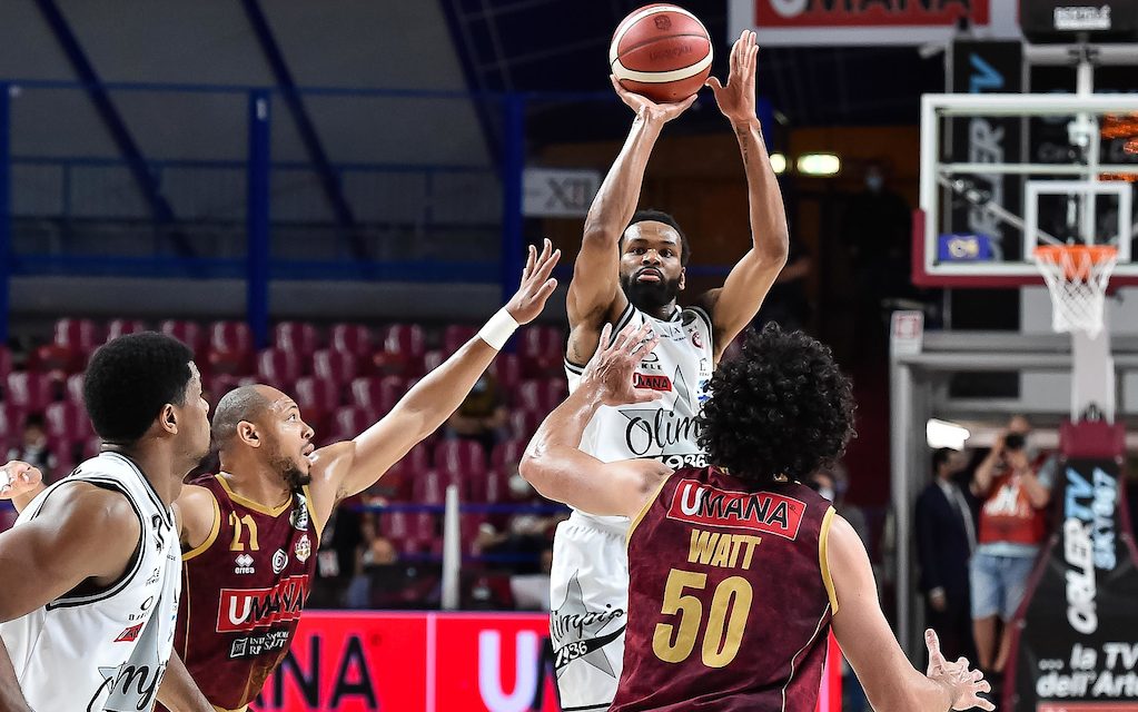 VENEZIA SI ARRENDE, MILANO STACCA IL PASS PER LA FINALE: 83-93 IL FINALE AL TALIERCIO