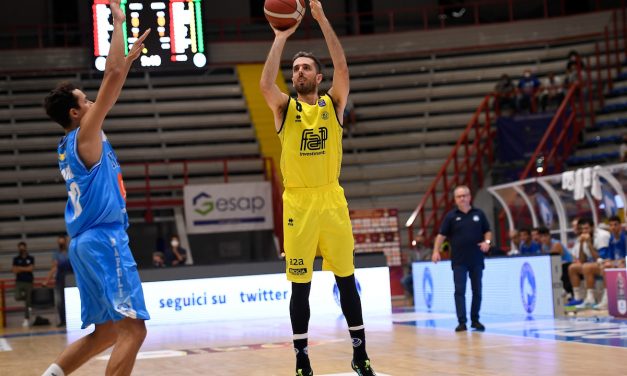 Supercoppa LBA: Della Valle trascina Brescia alla vittoria, sconfitta Napoli 74-81