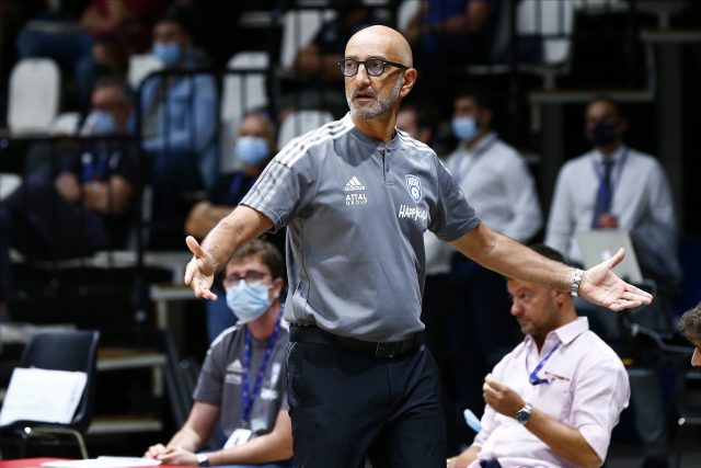 Vitucci: “Una vittoria che dimostra il nostro valore quando siamo in condizione”. Martino: “Abbiamo faticato troppo in attacco, le percentuali da tre ci hanno penalizzato”