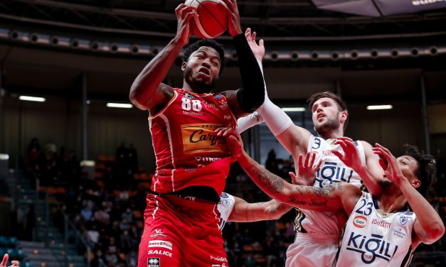 La Fortitudo Bologna trova la prima gioia stagionale: Pesaro battuta
