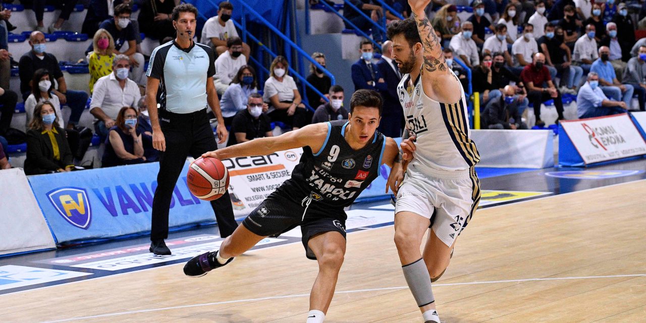 Una prolifica Cremona rende amaro il ritorno alla Fortitudo di Antimo Martino: 94-78 al PalaRadi
