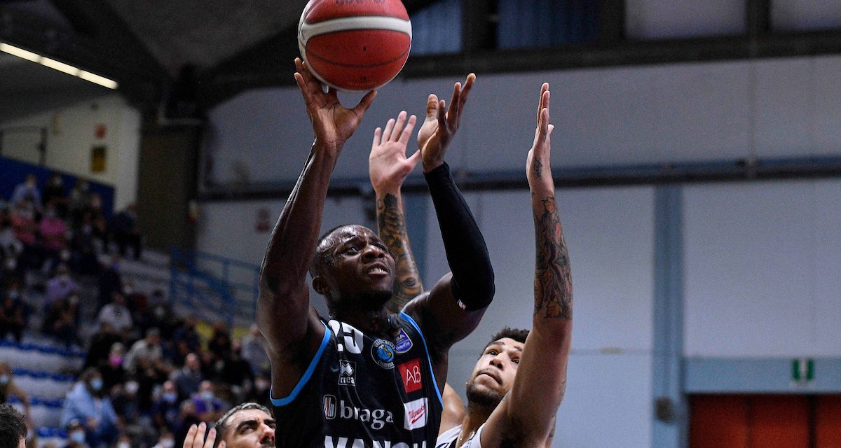 VANOLI-FORTITUDO, LE PAGELLE: COURNOOH SPINA NEL FIANCO (MVP) FA VOLARE CREMONA