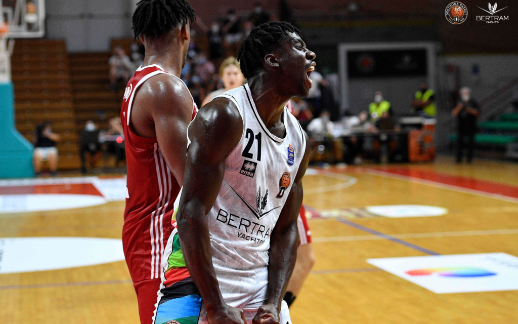 Joseph Mobio lascia Tortona