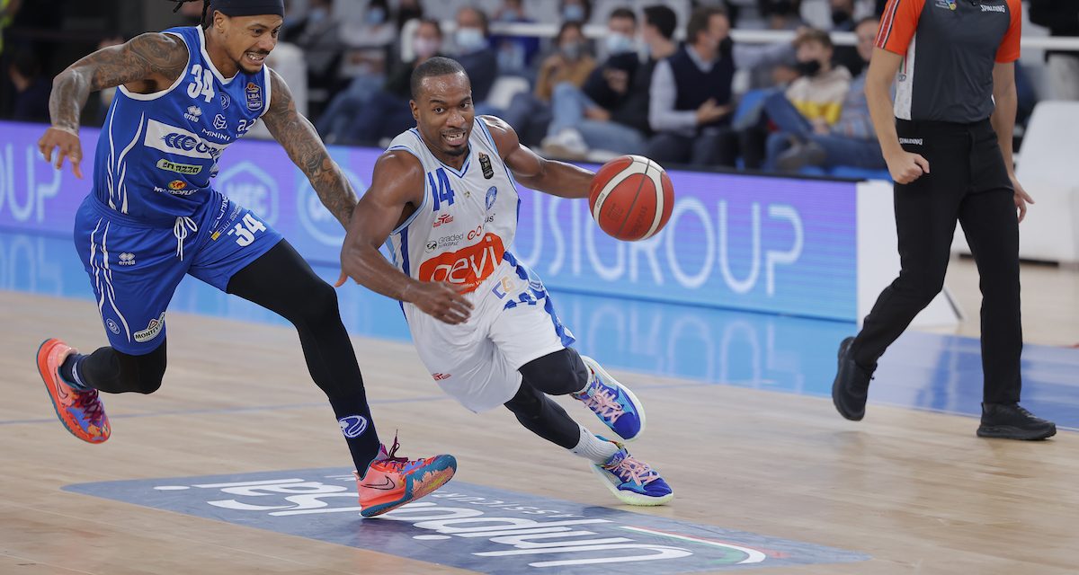 Napoli, Josh Mayo ai saluti