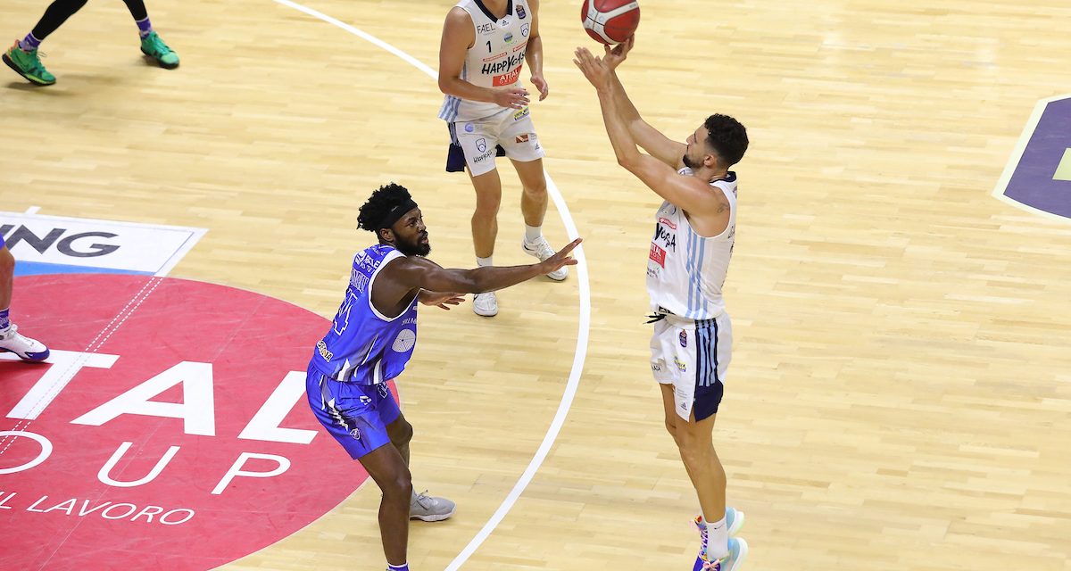 Un sontuoso Gaspardo trascina Brindisi alla vittoria su Sassari, finisce 89-80 al PalaPentassuglia