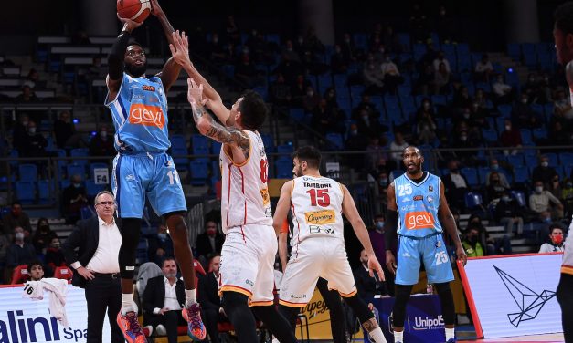 Continua la crisi di Pesaro, Napoli passa 83-100 alla Vitrifrigo Arena