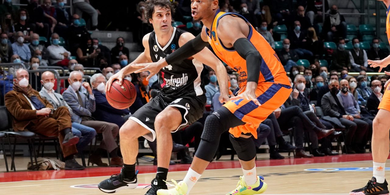 Virtus Bologna sciupona: Valencia recupera 21 punti al PalaDozza e vince 97-96