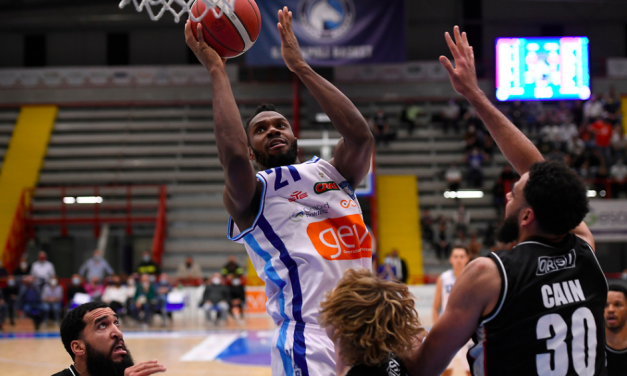 Napoli è più forte delle assenze, Tortona ko 82-79