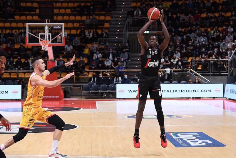La Virtus torna alla vittoria battendo Pesaro 88 a 75