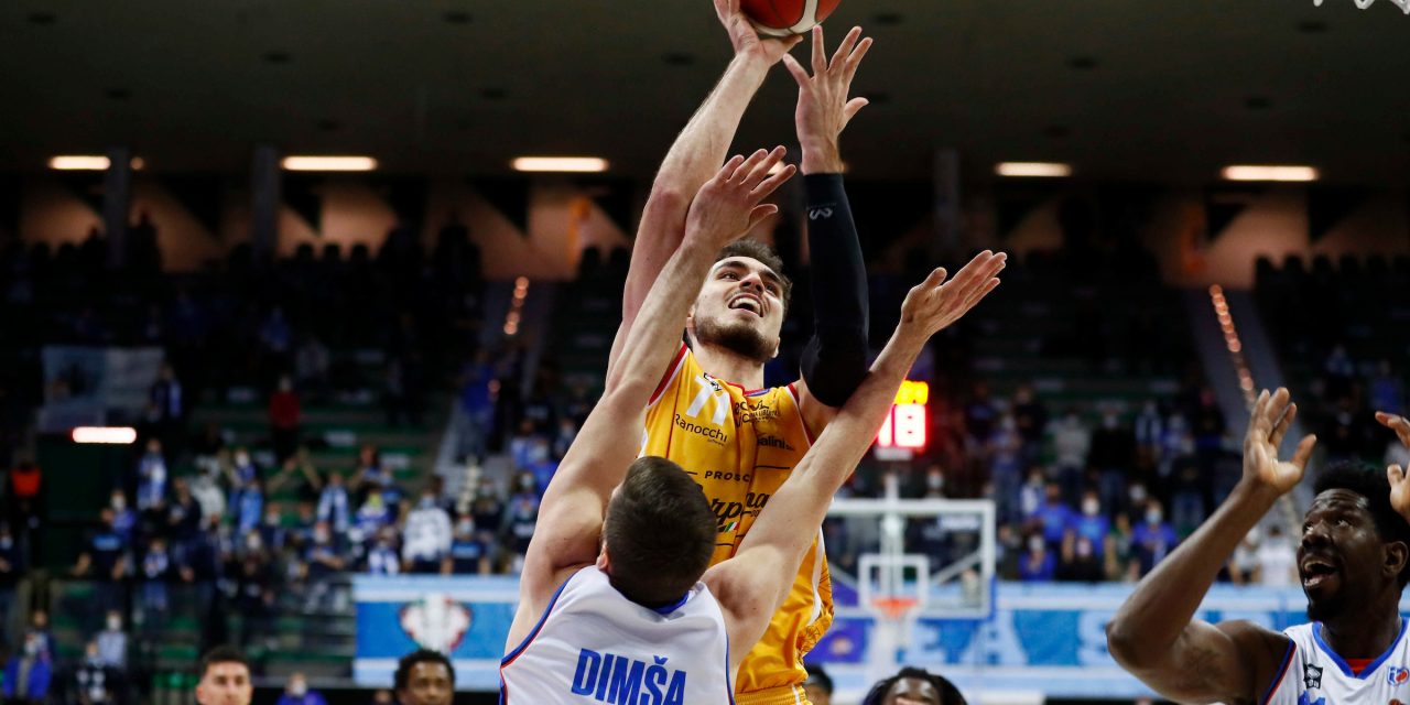 Pesaro è granitica, Treviso si inchina 63-73