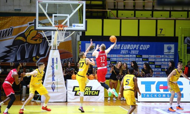 Hopkins sulla sirena regala il successo a Reggio Emilia, che sconfigge il Kiev Basket 79-80 dopo un supplementare