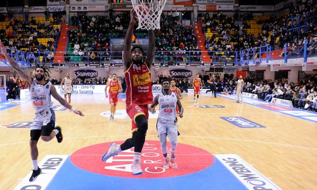 Le pagelle di Brindisi-Pesaro: Jones e Larson fondamentali per la VL, bene anche Lamb, ai pugliesi non basta il duo Redivo-Nick Perkins