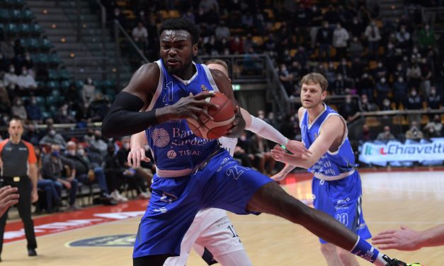 Sassari-Fortitudo Bologna, le pagelle: Robinson eccellente, Mekowulu domina l’area, bene Logan. Totè nota positiva della Kigili