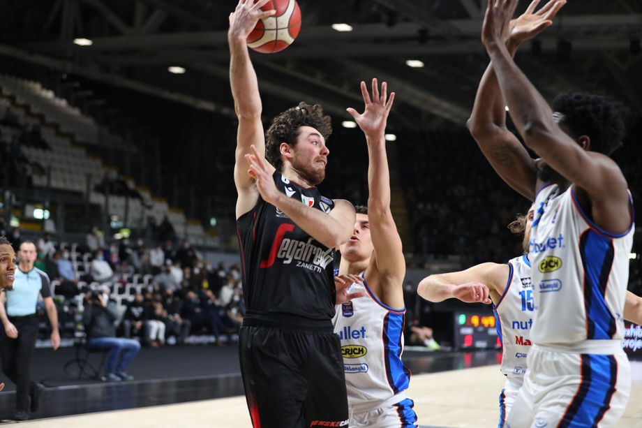 Virtus Bologna, contro Treviso Pajola firma la seconda miglior prestazione stagionale per assist (8)