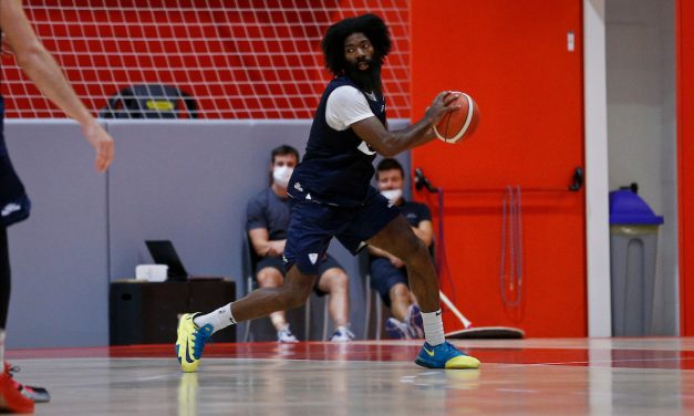 Lo strano caso di Kenny Hayes e Robert Johson: senza Super Green Pass non possono giocare in A2, ma potrebbero giocare in LBA