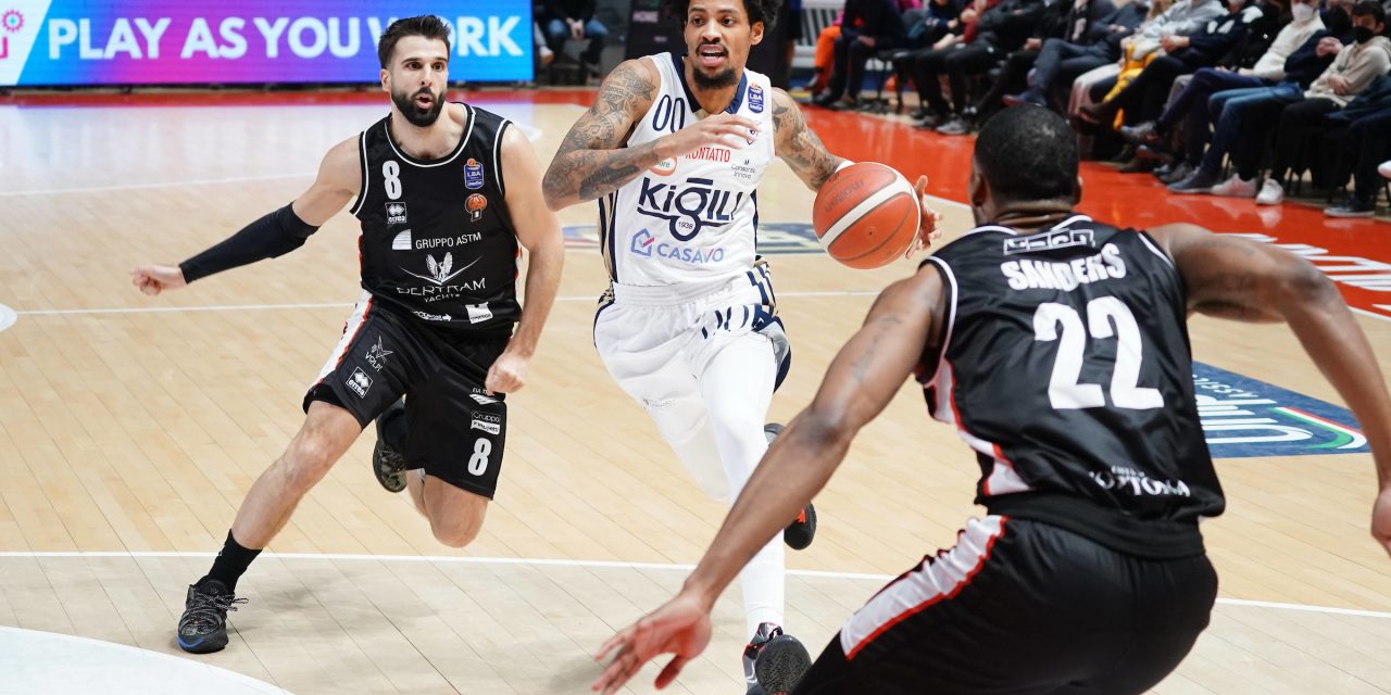 Non c’è partita al PalaDozza: Tortona sbrana una bruttissima Fortitudo per 74-92. Kigili uscita tra i fischi