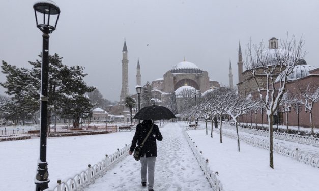 Bufera di neve a Istanbul, partenza della Reyer Venezia rimandata a domani