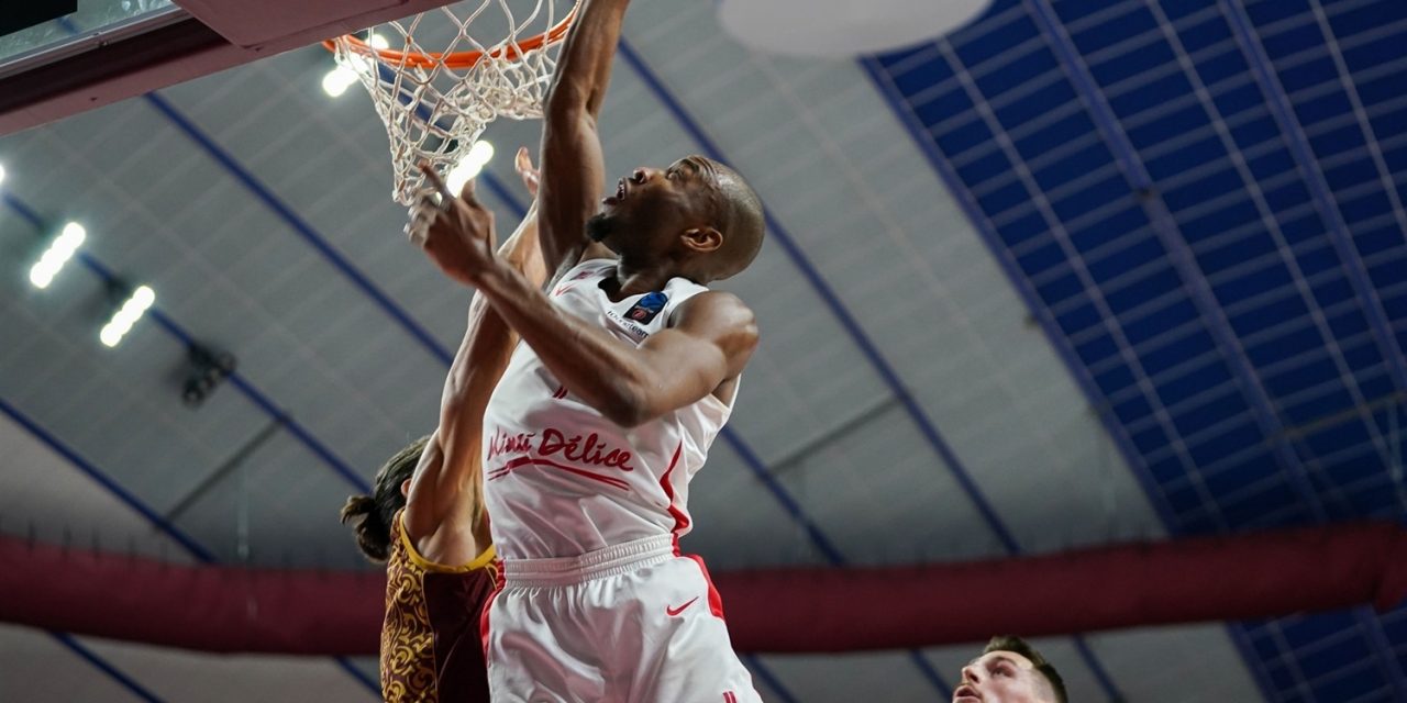 Harris gela il Taliercio sulla sirena: la Reyer cade con Bourg