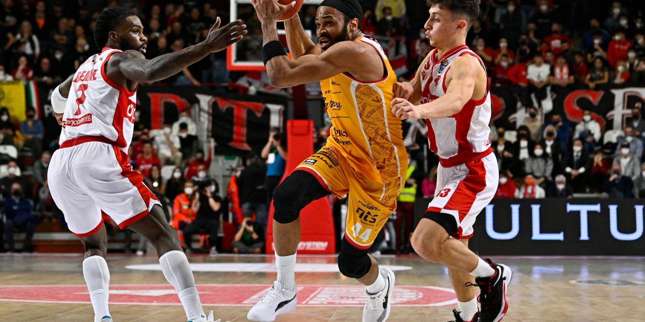 Pesaro sbanca l’Enerxenia Arena, sconfitta Varese 76-87