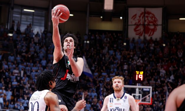 Il derby di Bologna è bianconero: la Virtus sbanca il PalaDozza, Fortitudo battuta 82-85