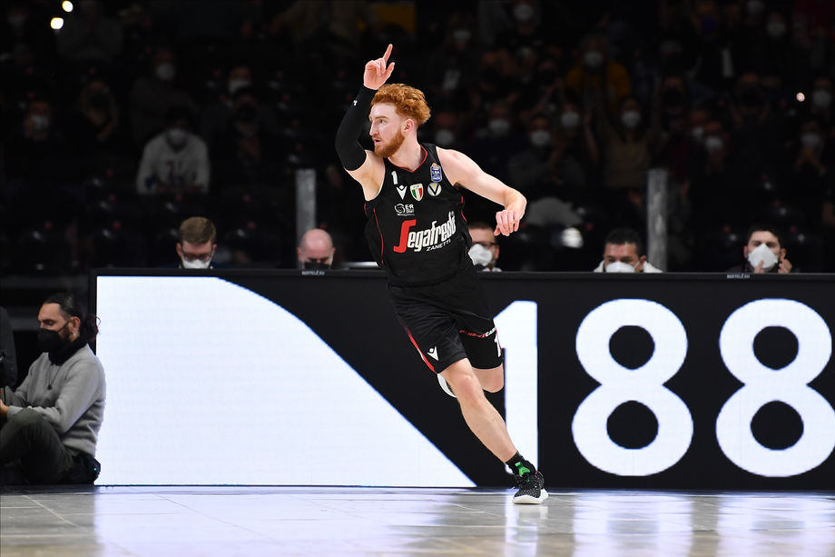 Virtus Bologna, contro Napoli Nico Mannion firma la prima doppia-doppia in carriera in LBA
