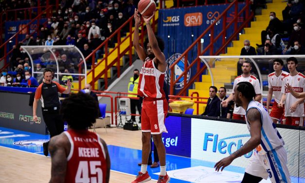 Varese vola, sconfitta Napoli 74-82 al PalaBarbuto