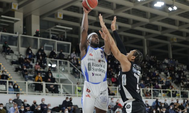 Notte fonda per Trento, Sassari scappa nel finale e passa alla BLM Group Arena con una grande prova di squadra